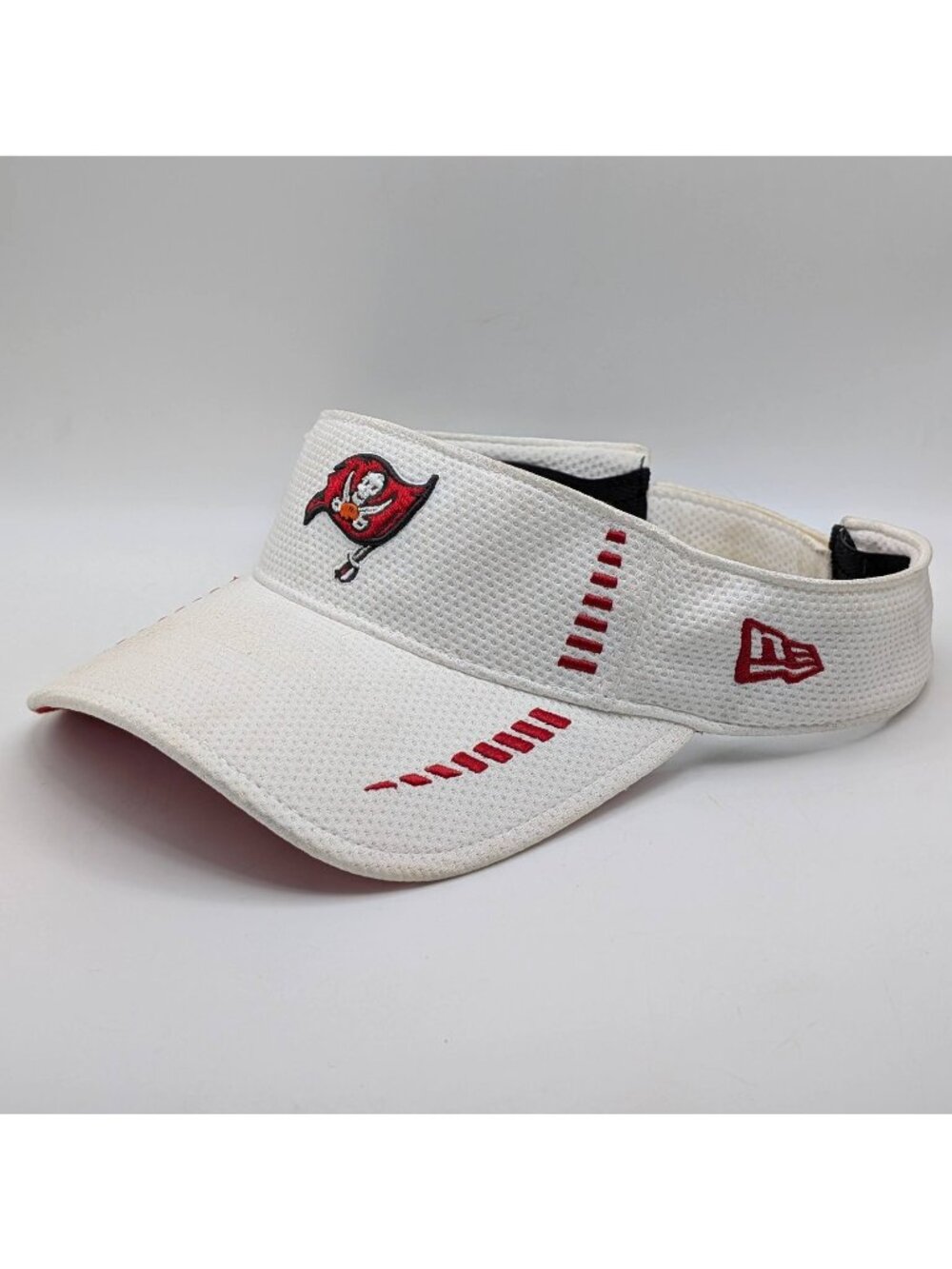 Tampa Bay Buccaneers Visor Hat NFL New Era Football White Strap Back Adjustable